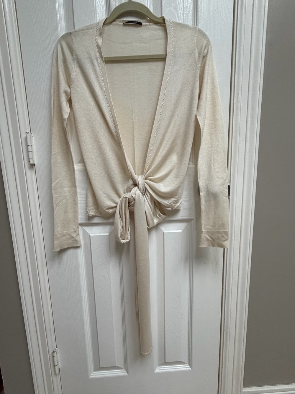 Elie Tahari Cream Tie-Front Long Sleeve Top